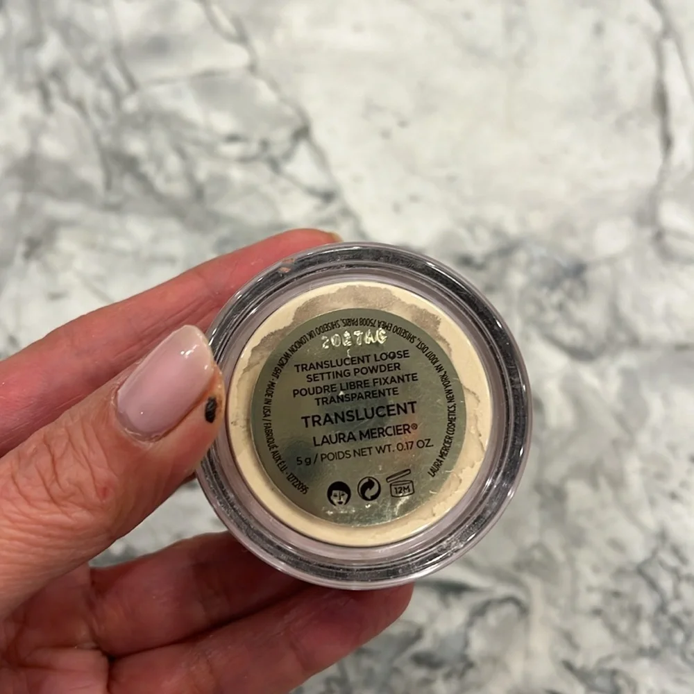 Laura Mercier Translucent Loose Setting Powder and a bare Minerals mineral Veil